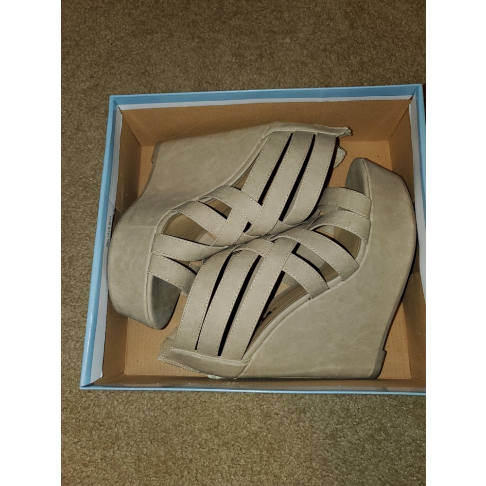 Nude Wedges - Picture 5 of 5